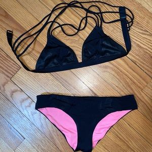 💀Criss cross back pleather chevron bikini🖤